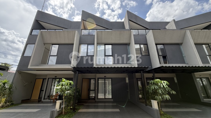 Dijual Brand New House Fasad Unik di Jagakarsa, Jakarta Selatan Dijual Brand New House Fasad Unik di Jagakarsa, Jakarta Selatan