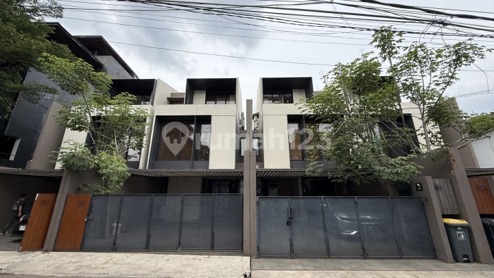 Rumah Siap Huni di Kemang Jakarta Selatan 3 Lantai Termurah Kemang