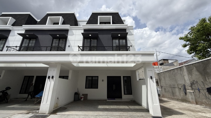 Rumah Siaphuni 3 Lantai Di Pancoran Jakarta Selatan Dekat Krl Lrt Rumah Siaphuni 3 Lantai Di Pancoran Jakarta Selatan Dekat Krl Lrt