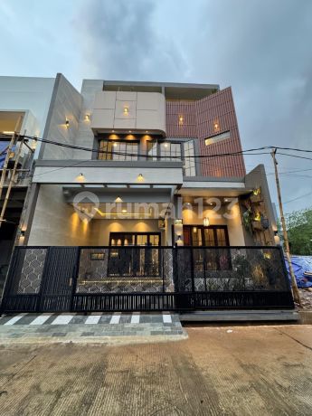 Rumah Full Furnish Dekat Lebak Bulus 3 Lantai Rooftop Dekat Mrt