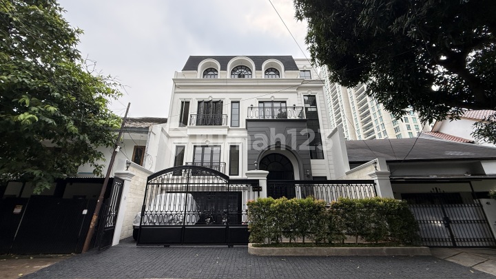 Rumah Mewah Murah di Kebayoran Baru 3 Lt Private Lift di Jual Bu Rumah Mewah Murah di Kebayoran Baru 3 Lt Private Lift di Jual Bu