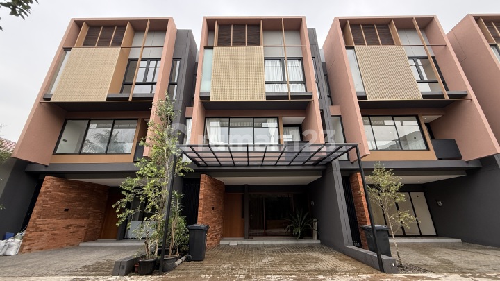 Rumah Mewah Dekat ke Tb Simatupang di Kemang Jakarta Selatan