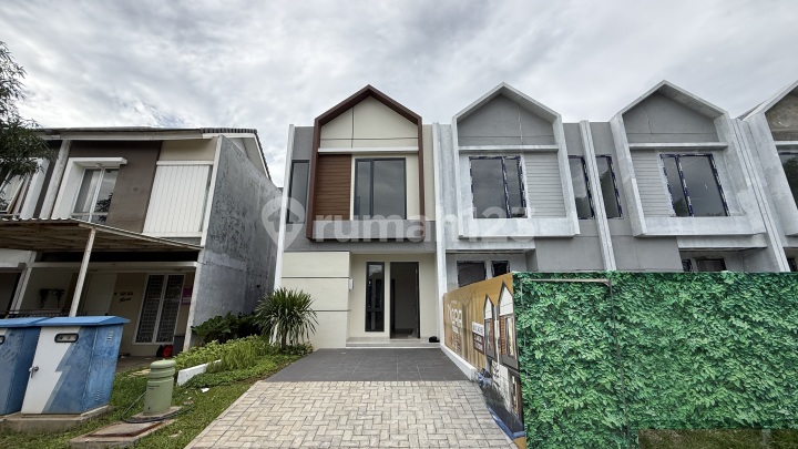 Rumah Mewah 2 Lantai di Serpong Tangerang Selatan dengan Tanah Luas Kawsan Nyaman dan Area Strategis Rumah Mewah 2 Lantai di Serpong Tangerang Selatan dengan Tanah Luas Kawsan Nyaman dan Area Strategis