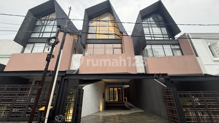 Townhouse Mewah 3 Lantai Siap Huni di Kemang Jakarta Selatan