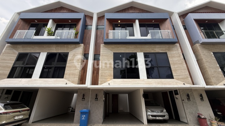 3.5-Floor Scandinavian Concept Apartment-Style Residence in Cilandak.