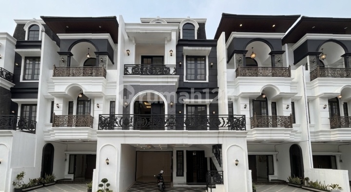 Rumah Modern Luxury di Jagakarsa Dekat Stasiun Lenteng Agung Rumah Modern Luxury di Jagakarsa Dekat Stasiun Lenteng Agung