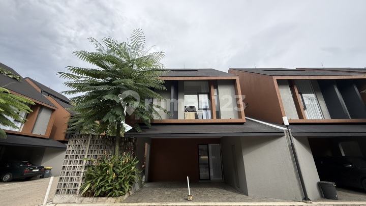 Rumah Modern 3 Lantai Attic Room di Cluster Cinangka Depok