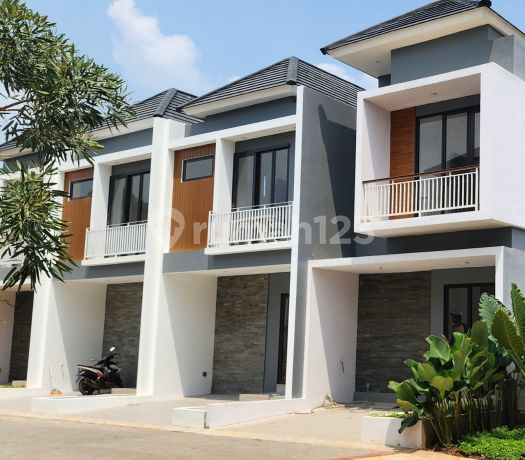 2-Story House Ready for Occupancy in Pamulang City Center with 3 BR and 2 Bath