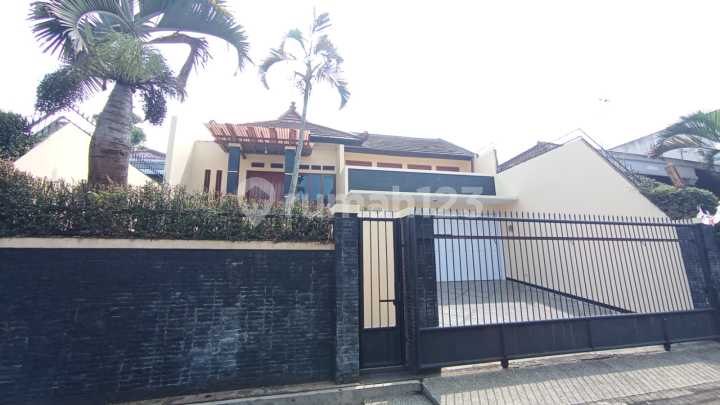 Dijual Rumah Bagus,Asri di Komplek Dosen Unpad Cigadung