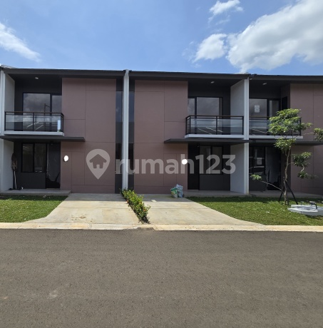 Rumah Siap Huni 1,5 M Dengan Fasilitas Lengkap Rumah Ppjb Bagus Di Cluster Cendana Crest Drive, Jl. Park Serpong, Legok, Legok, Tangerang, Banten, Indonesia, 15820, Legok