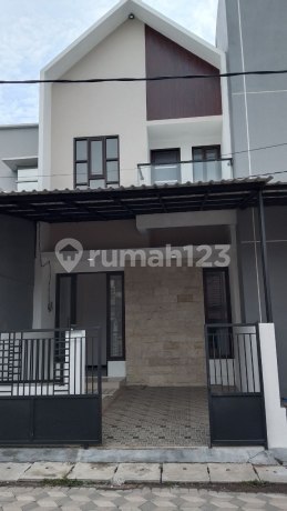 Rumah 2 Lantai Wonorejo