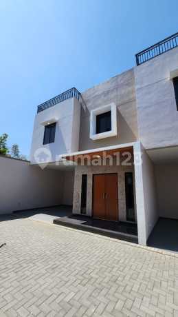 New House Jl. Bukit Sariwangi Sayap Setraduta