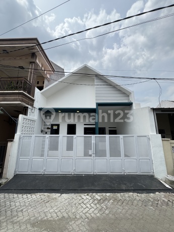 Rumah 2 Lantai Siap Huni Nempel Summarecon Bekasi - Tytyan Kencana