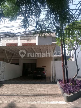Rumah Asri Dan Nyaman Lokasi Strategis Dijakarta Selatan