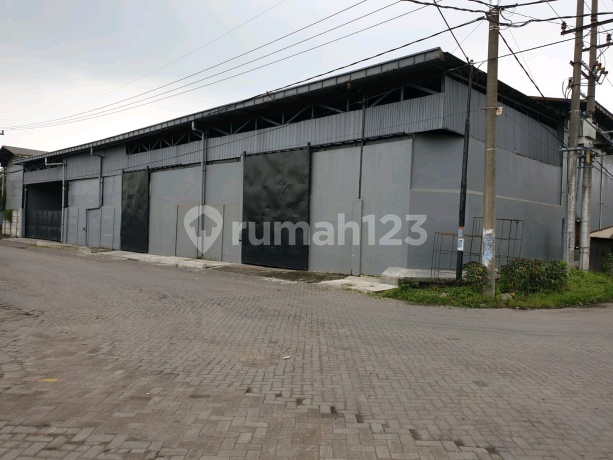 Kompleks Pergudangan Osowilangun Permai