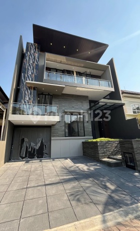 Jual dan Disewakan Rumah 2.5 Lantai Split Level Fullerton Citraland Surabaya Barat Jual dan Disewakan Rumah 2.5 Lantai Split Level Fullerton Citraland Surabaya Barat