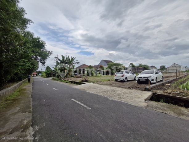 Strategic Land in Jogja Near UGM Campus and Hyatt Hotel, Legality with SHM (Freehold Title) for Yard.