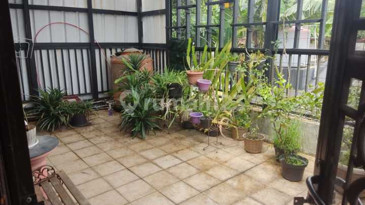 Comfortable and Green Residence Just a Step Away from the Toll Road in Pancoran Mas Comfortable and Green Residence Just a Step Away from the Toll Road in Pancoran Mas