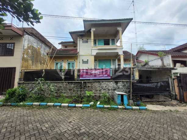Rumah 2 Lantai Bagus dan Murah di Kota Malang Rumah 2 Lantai Bagus dan Murah di Kota Malang