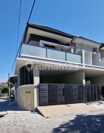 Rumah Baru Modern Tropis di Sidosermo - Belakang Plaza Marina Rumah Baru Modern Tropis di Sidosermo - Belakang Plaza Marina