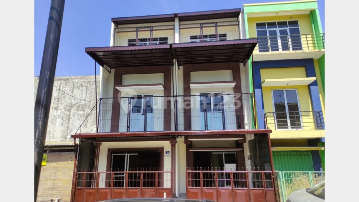 Paket 2 Ruko 3 Lantai di Cipta Menanggal, 5 menit ke Bund. Waru Paket 2 Ruko 3 Lantai di Cipta Menanggal, 5 menit ke Bund. Waru