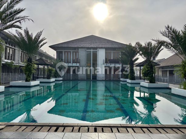 For Sale House in Istana Regency Complex Bandung Safe and Comfortable Residence Strategic Location and Complete Facilities