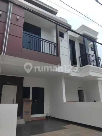 Di Jual Rumah Mewah di Daerah Kayu Utan Jakarta Timur