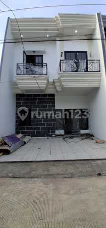 Rumah Baru di Dlm Komplek Jatiwaringin Bebas Banjir Rumah Baru di Dlm Komplek Jatiwaringin Bebas Banjir