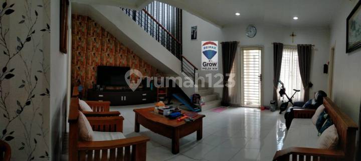 Rumah bagus di Chrysocolla, SHM, 2 Lantai. Rumah bagus di Chrysocolla, SHM, 2 Lantai.