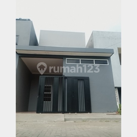 Rumah Siap Huni, 3 Lantai, Hadap Selatan, Rooftop, Kota Malang