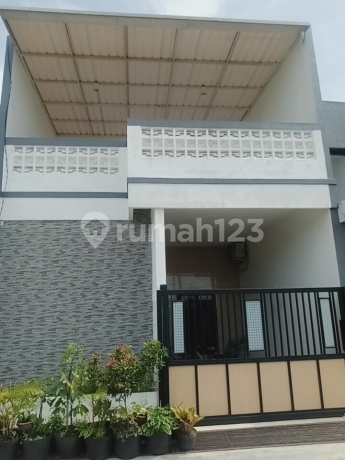 Rumah, 3 Lantai, Rooftop, SHM, Dekat Fasilitas Kesehatan, Rumah Hadap ke Selatan, bisa Cicilan Bertaha