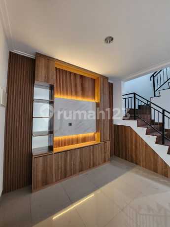 Hot Sale Rumah Semi Furnish 2 Lantai Lebar Muka 8Meter
