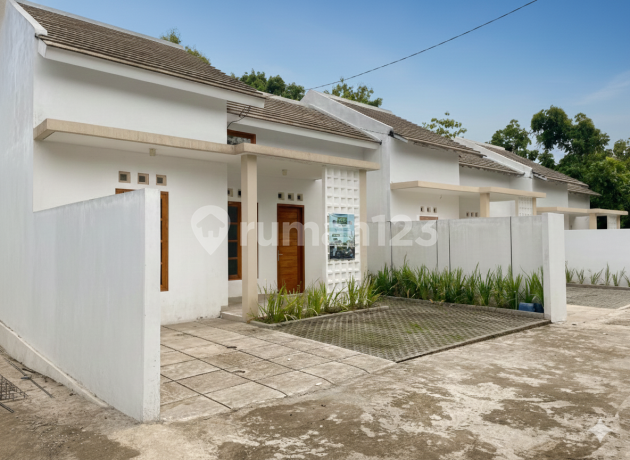 Bonus Canopy, House, 1 Floor, SHM, Near Places of Worship, Near UMY