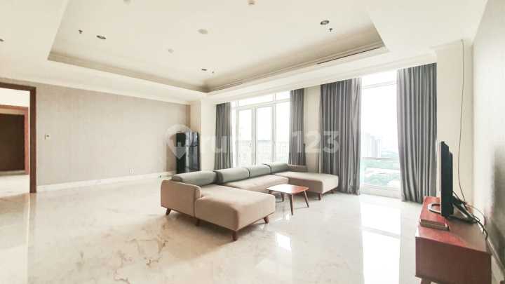 Apartemen Botanica 3 BR Bagus, Strata
