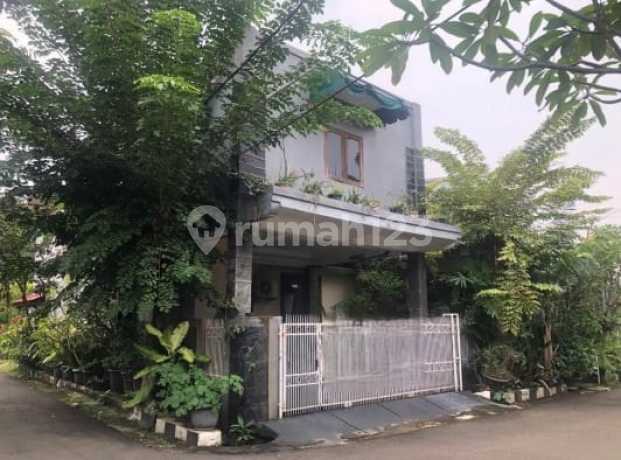 For Sale Strategic House in Bumi Pesanggrahan Mas, South Jakarta, Just Steps Away from the Toll Gate! For Sale Strategic House in Bumi Pesanggrahan Mas, South Jakarta, Just Steps Away from the Toll Gate!