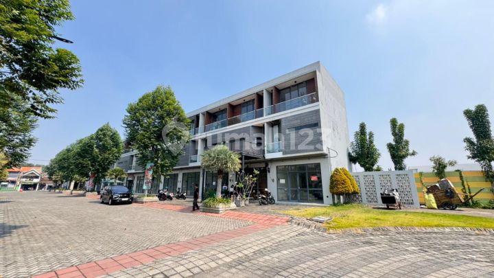 For Sale: Commercial Building (Ruko) in Springville Residence Housing Complex For Sale: Commercial Building (Ruko) in Springville Residence Housing Complex