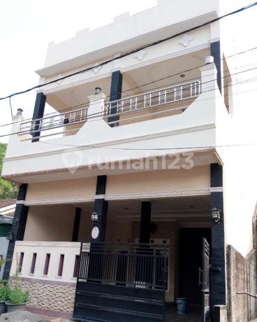 Rumah 2 Lantai di Kawasan Perumahan The Grove, Cibinong - Jawa Barat