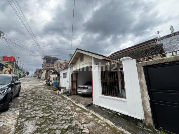 Rumah Tua 3 Kamar di Jatinangor Dekat Alun-Alun & Tol