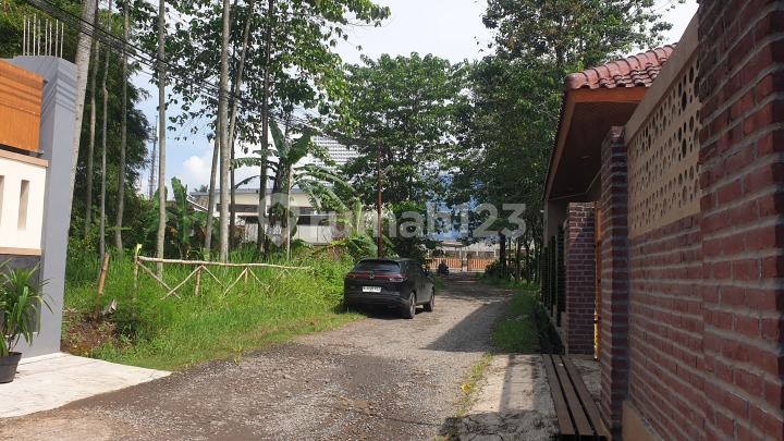 Perfect for Building a Boarding House! 574M Land Near Unpad & ITB Campus Perfect for Building a Boarding House! 574M Land Near Unpad & ITB Campus