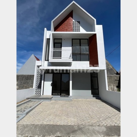 Rumah 2 Lantai Modern di Jeruklegi Cilacap Rumah 2 Lantai Modern di Jeruklegi Cilacap