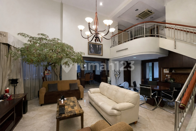 Luxury Penthouse Park Royale Lantai 24 - City View, Full Furnished