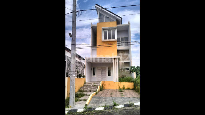 Rumah Bagus 2 Lantai Villa Bukit Sengkaling Malang Gmk03956