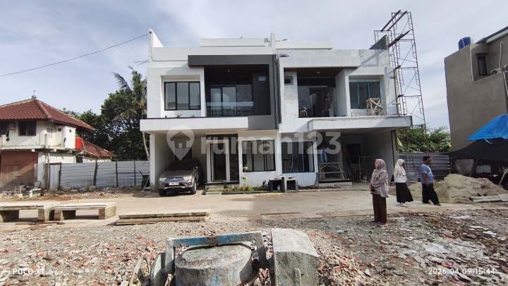 Siap Huni, 3 Lantai, SHM, Dekat Taman Kota,