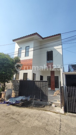 Rumah 2 Lantai Siap Huni di Komplek Beji Permai Rumah 2 Lantai Siap Huni di Komplek Beji Permai