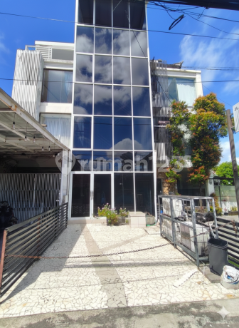 Apartemen 3 Lantai Furnished di Seminyak | 3 Kamar Tidur, Ruang Super Luas, Bonus 1 Bulan Gratis Apartemen 3 Lantai Furnished di Seminyak | 3 Kamar Tidur, Ruang Super Luas, Bonus 1 Bulan Gratis