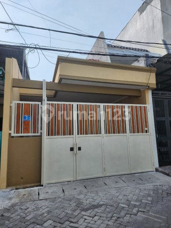 Rumah Siap Huni Lebak Permai Utara, Row Jalan 2,5 Mobil