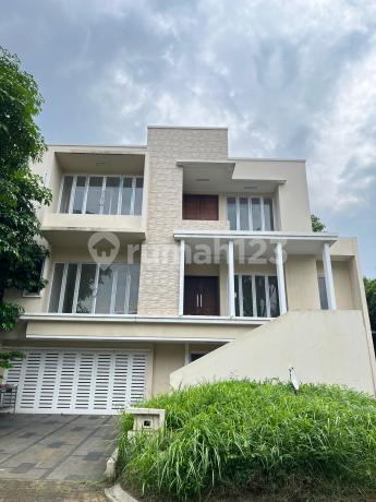 Luxury House Ready for Renovation Emerald Cove