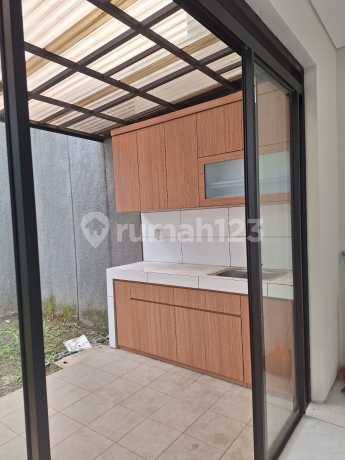 Ready-to-Occupy 2-Story House in Tarubhawana Kbp Near Health Facilities and International School, Close to Whoose High-Speed Train with Very Complete Facilities.