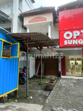 Ruko Tlogosari dengan Lingkungan Padat Penduduk