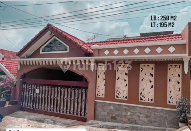 Well-Maintained House in Villa Aster Banyumanik